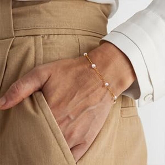 Gift-Ready Gold/Silver Pearl Bracelet - Adjustable 7" Length for All Occasions - Picture 2 of 8